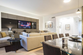 Отель Hemeras Boutique Homes - super central luxury apartments  Милан